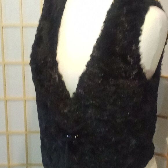 Trina Turk Lg Cropped Furry Vest - Picture 12 of 16